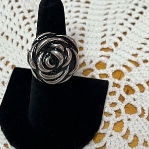 “Torara” SZ: (6.5) Elegant Stainless Steel Silver Colored Flower Rose Ring